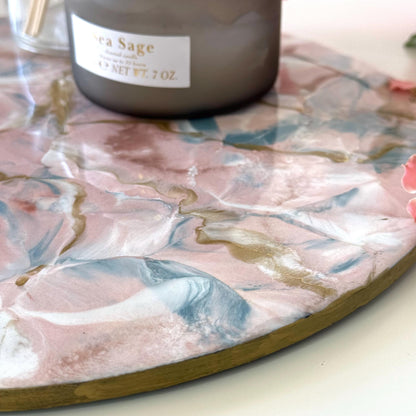 Close-up of pink and gold marble-style resin tray with slate base, highlighting hand-painted gold edges, elegant round centrepiece tray for home decor or serving